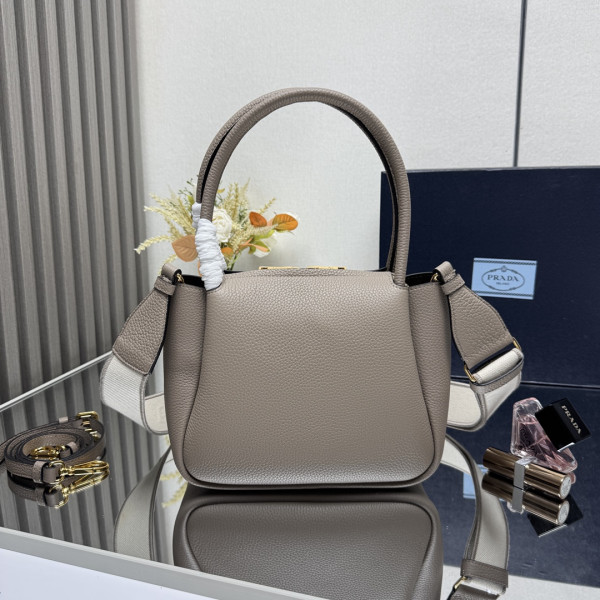 Pra*a small leather bag - 23*21*10cm
