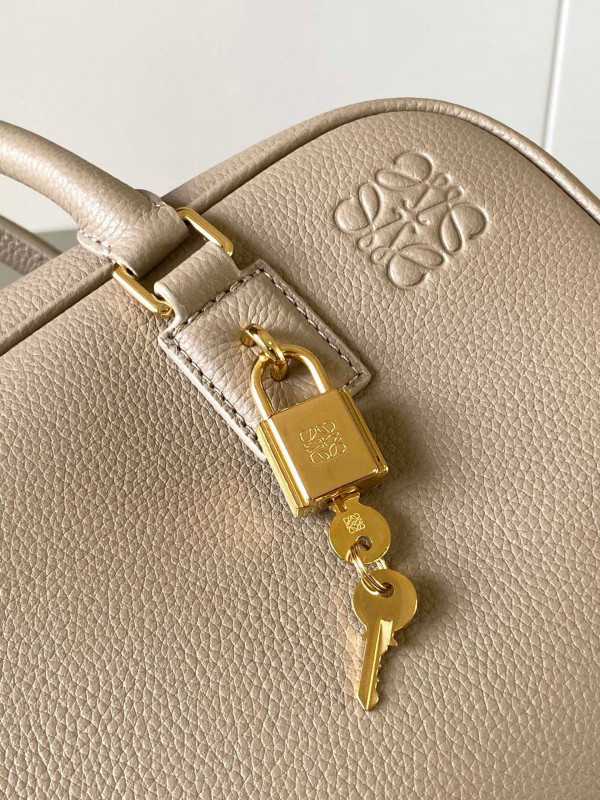 L0ew* amazona 23 bag in soft grained calfskin - 23*10*15cm