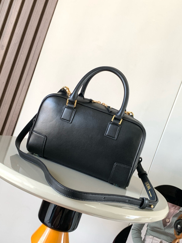 L0ew* amazona 23 bag in soft grained calfskin - 23*10*15cm