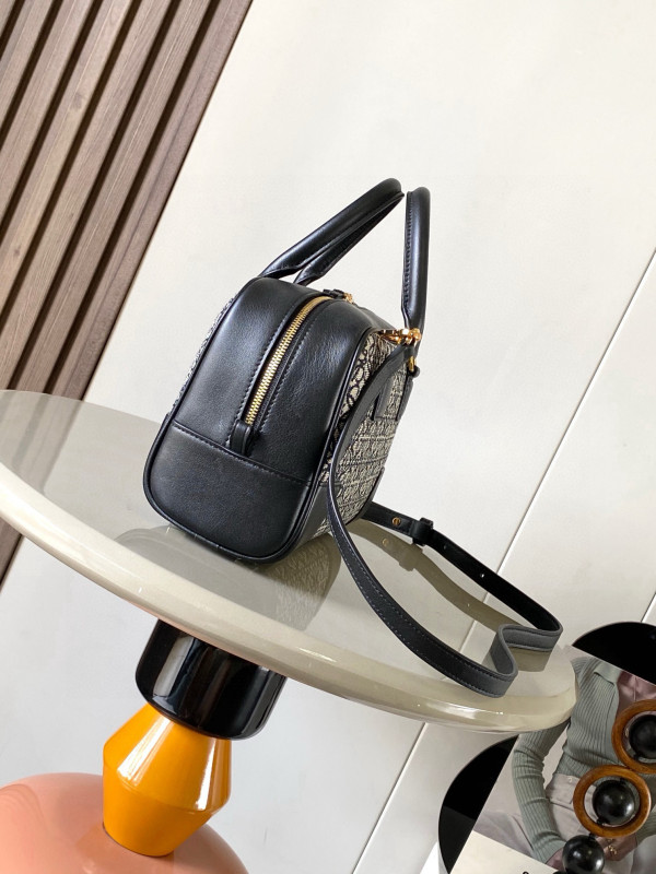 L0ew* amazona 23 bag in soft grained calfskin - 23*10*15cm