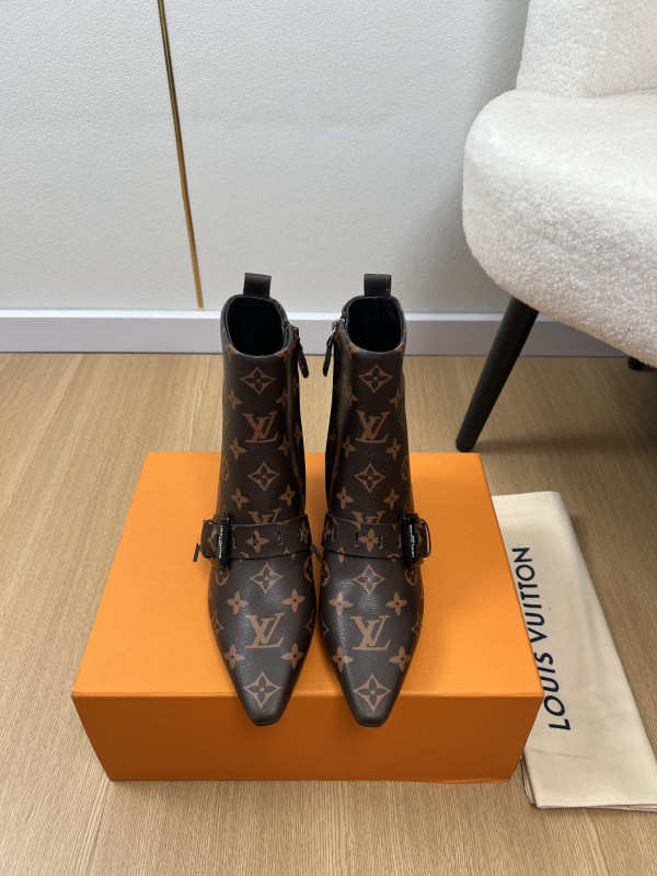 l0*is V*t0n boots