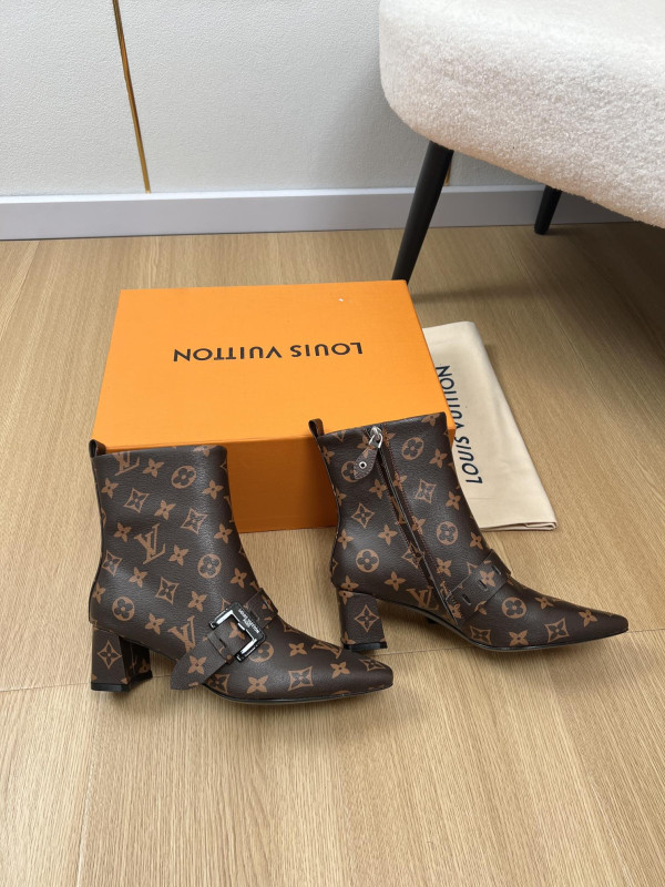 l0*is V*t0n boots