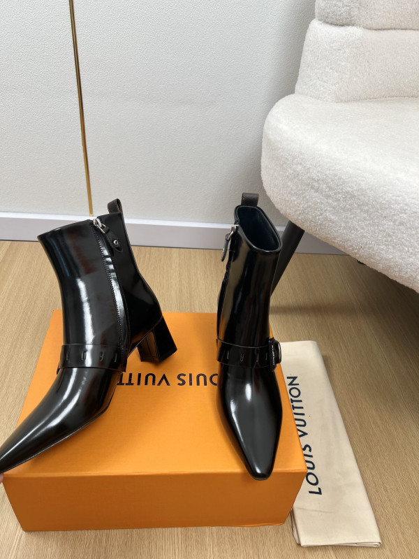 l0*is V*t0n boots