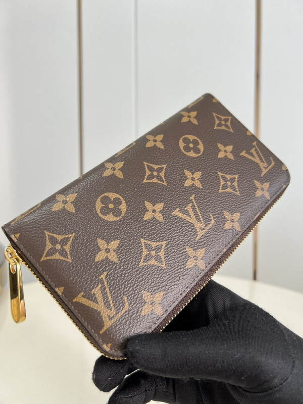 l0*is V*t0n zippy wallet