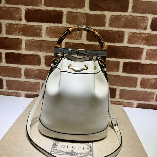 G*u*i diana small bucket bag