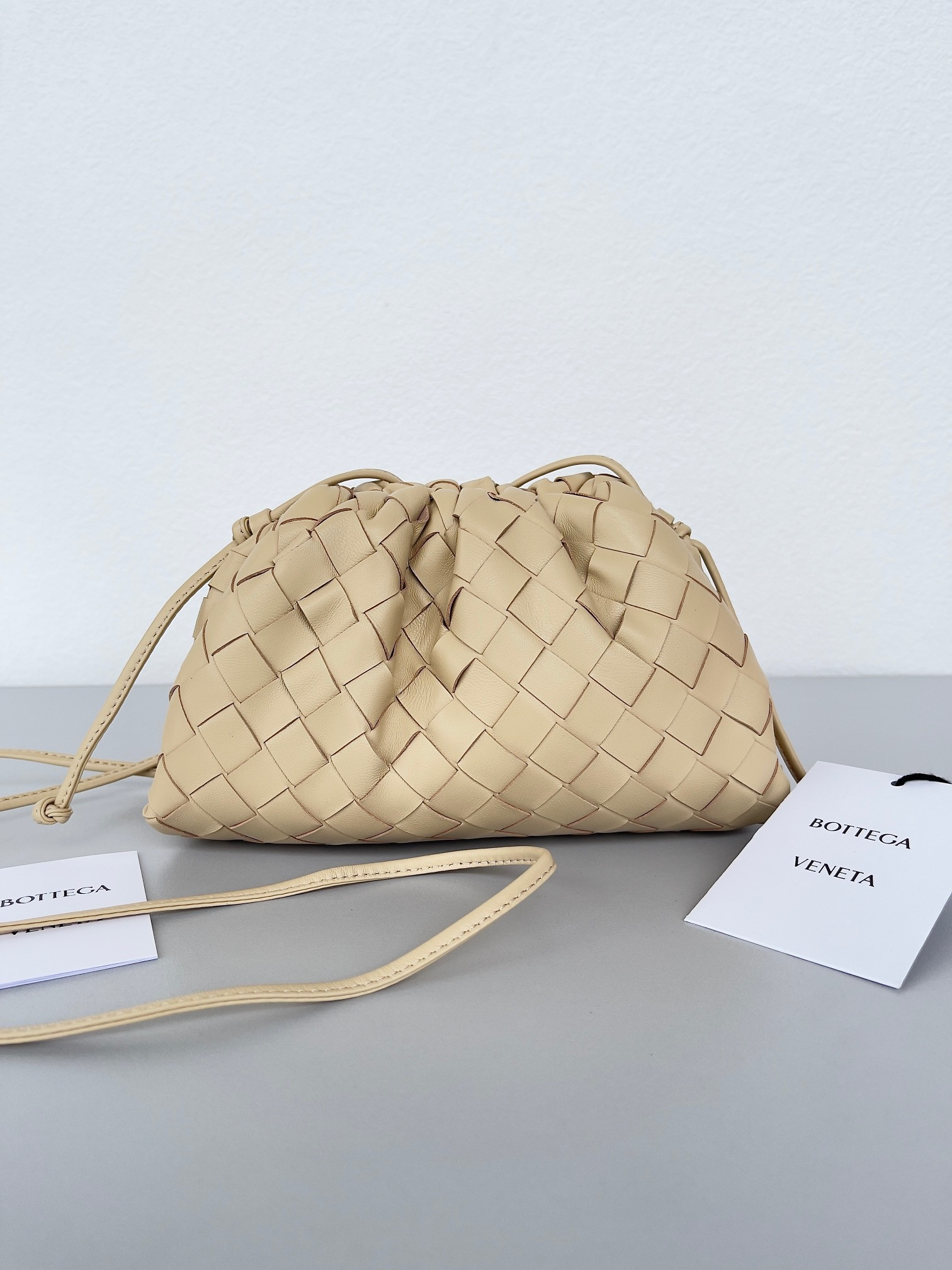 bo*te*ga Ve*ne*ta mini pouch