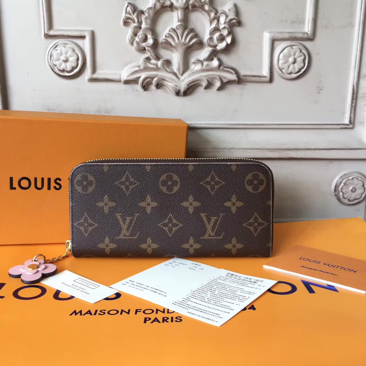 l0*is V*t0n clemence wallet