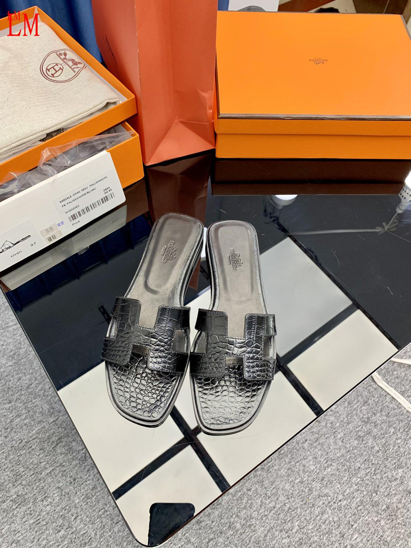 H**mes sandals
