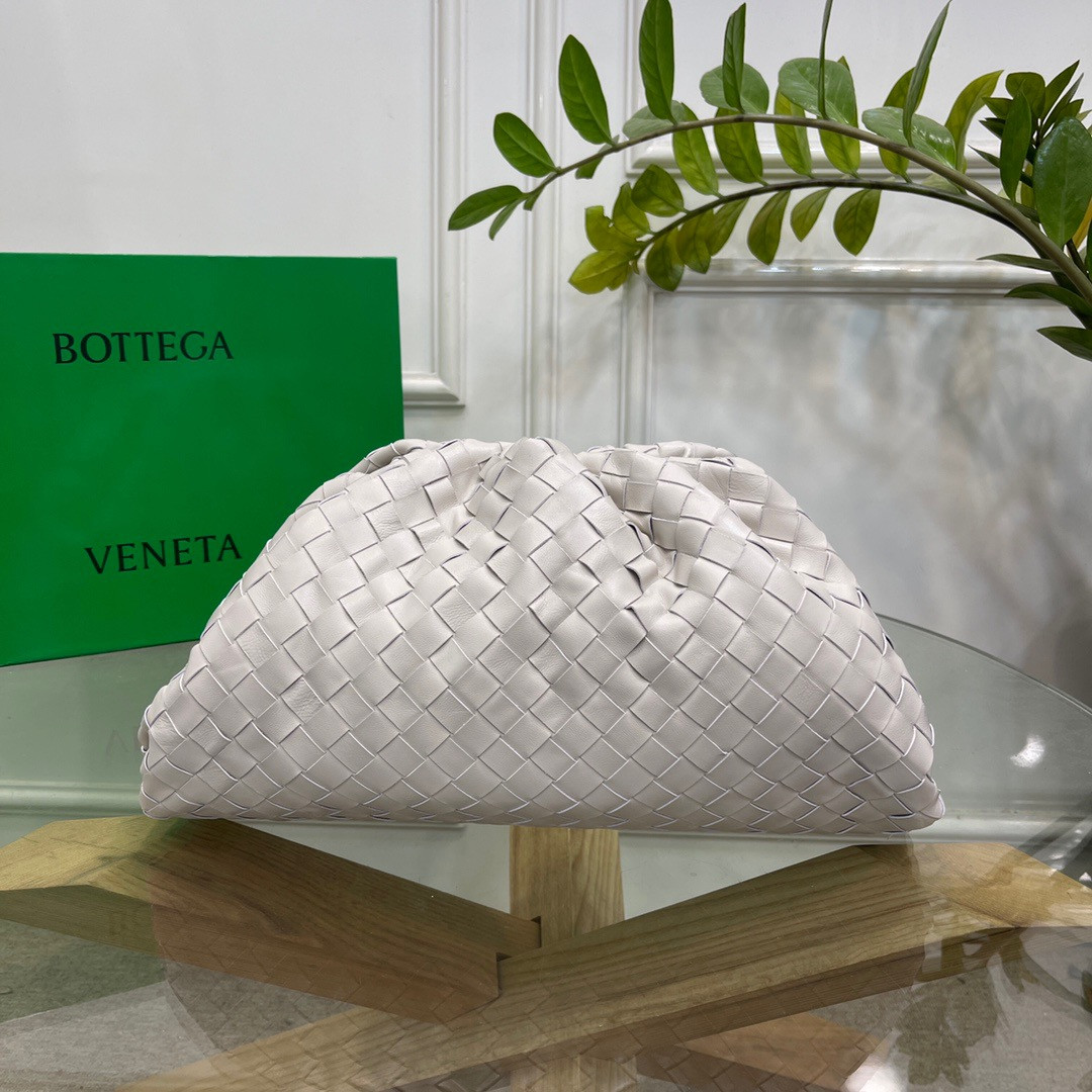 bo*te*ga Ve*ne*ta pouch