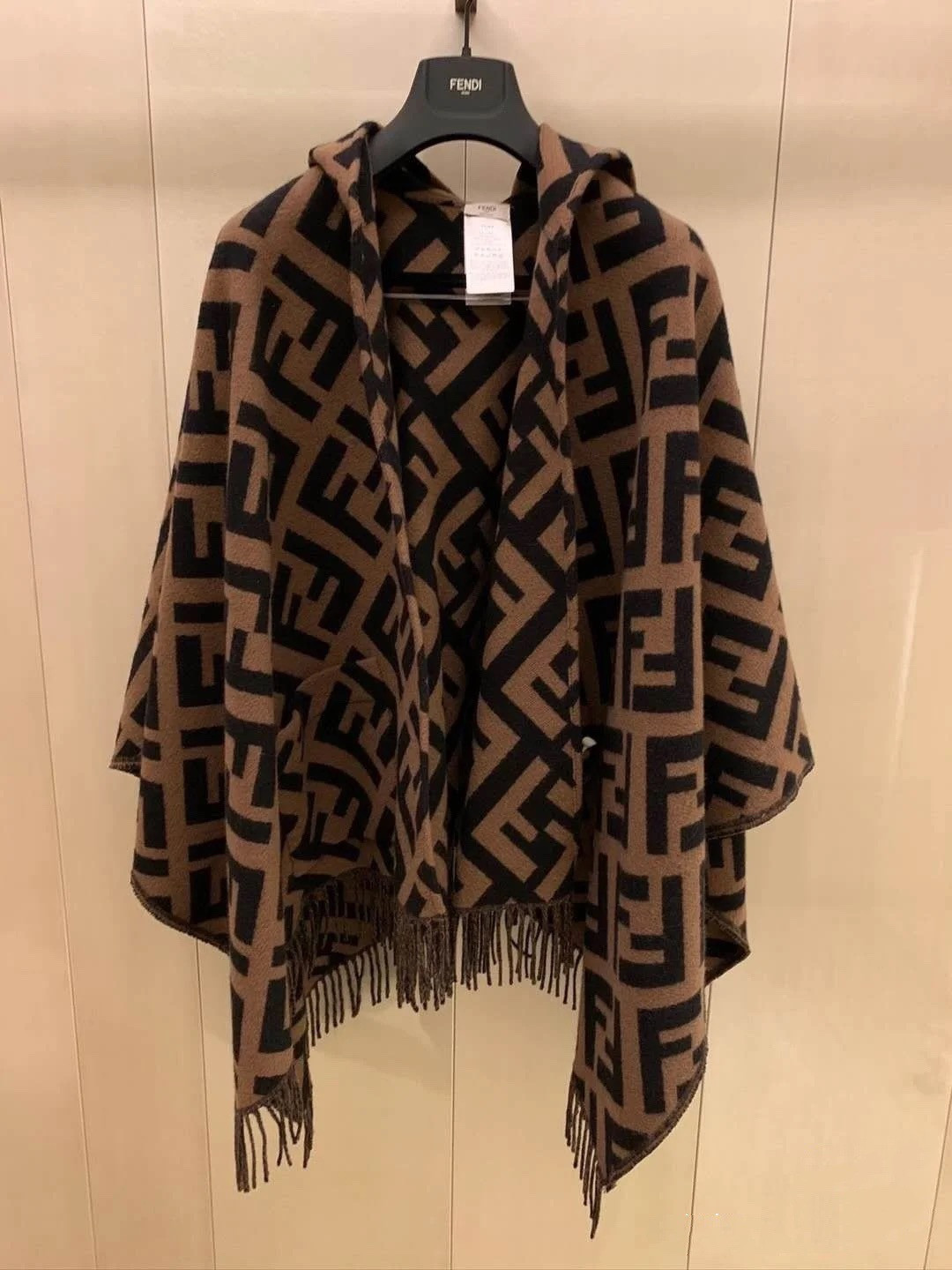 F**di poncho