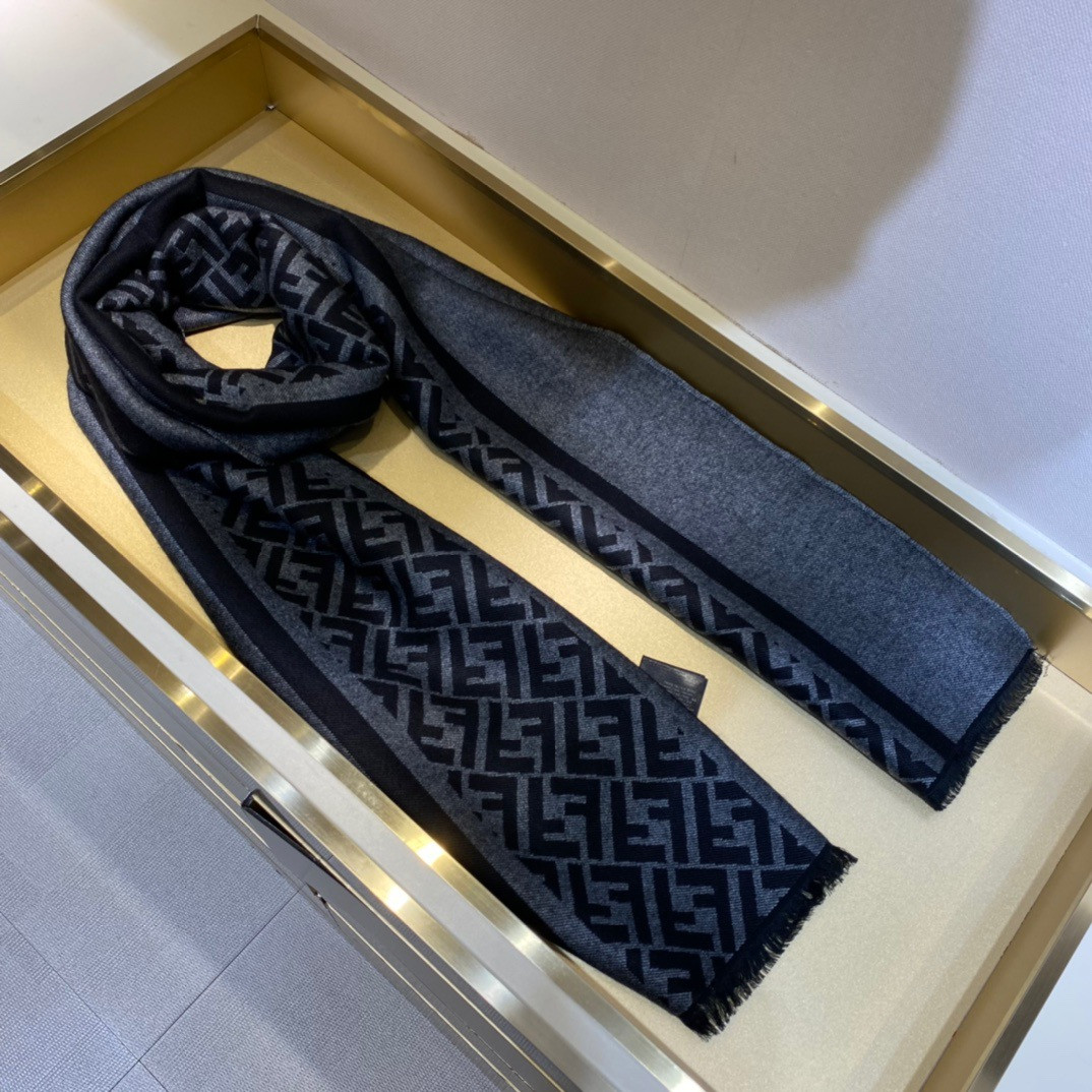 F**di scarf