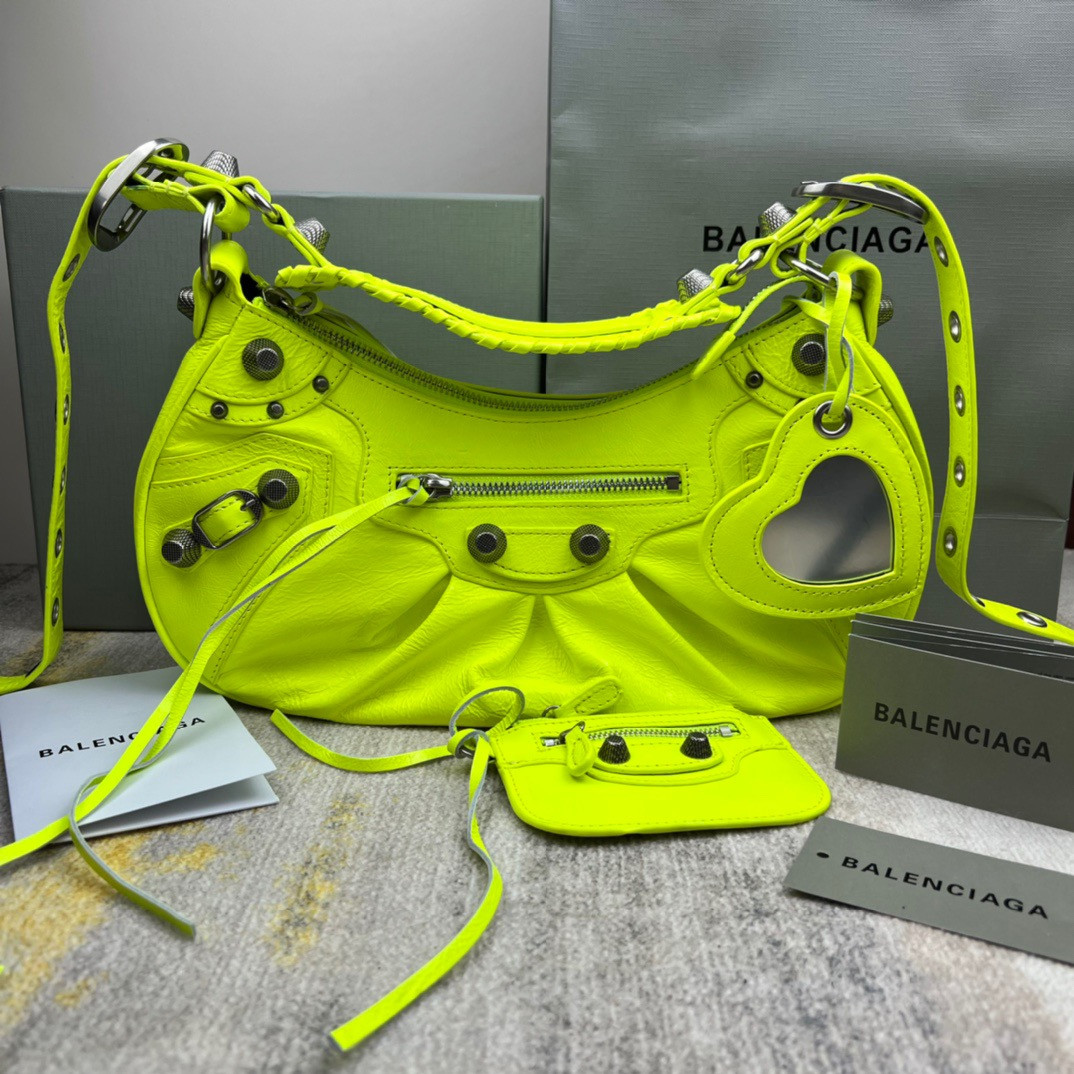 Ba*len*cia*ga women's le cagole small shoulder bag