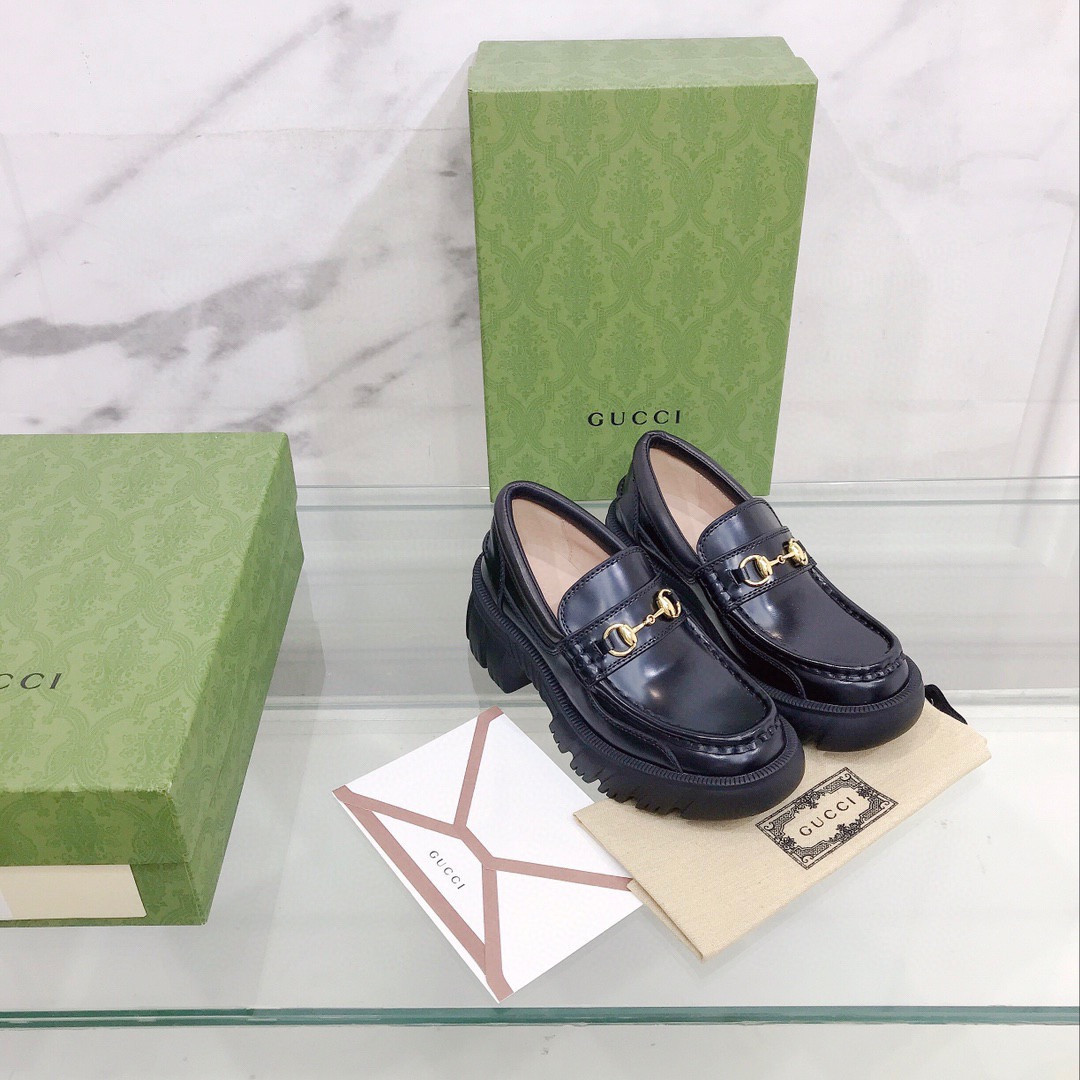G*u*i loafer with horsebit