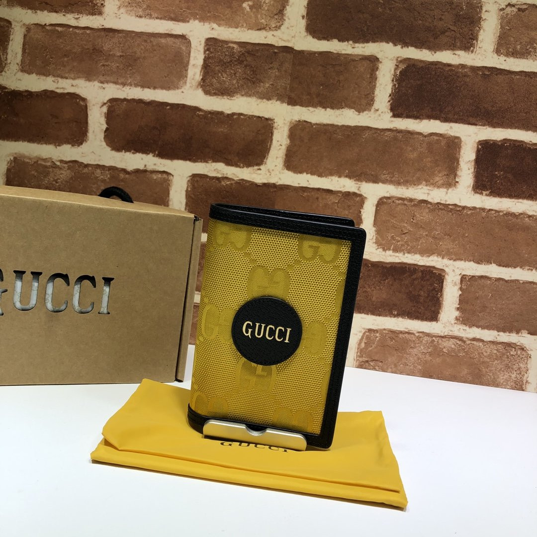 G*u*i off the grid passport case