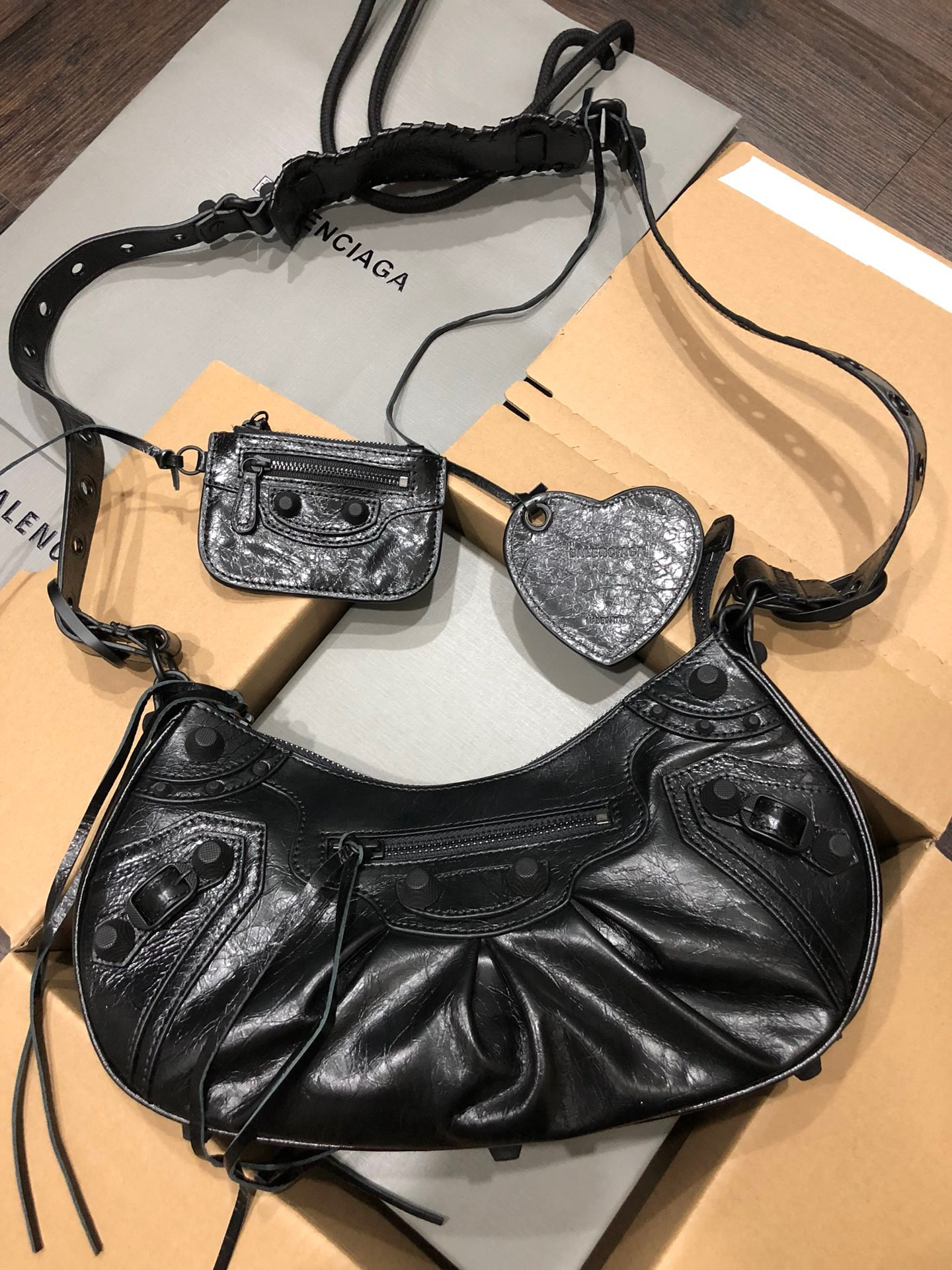 Ba*len*cia*ga women's le cagole small shoulder bag