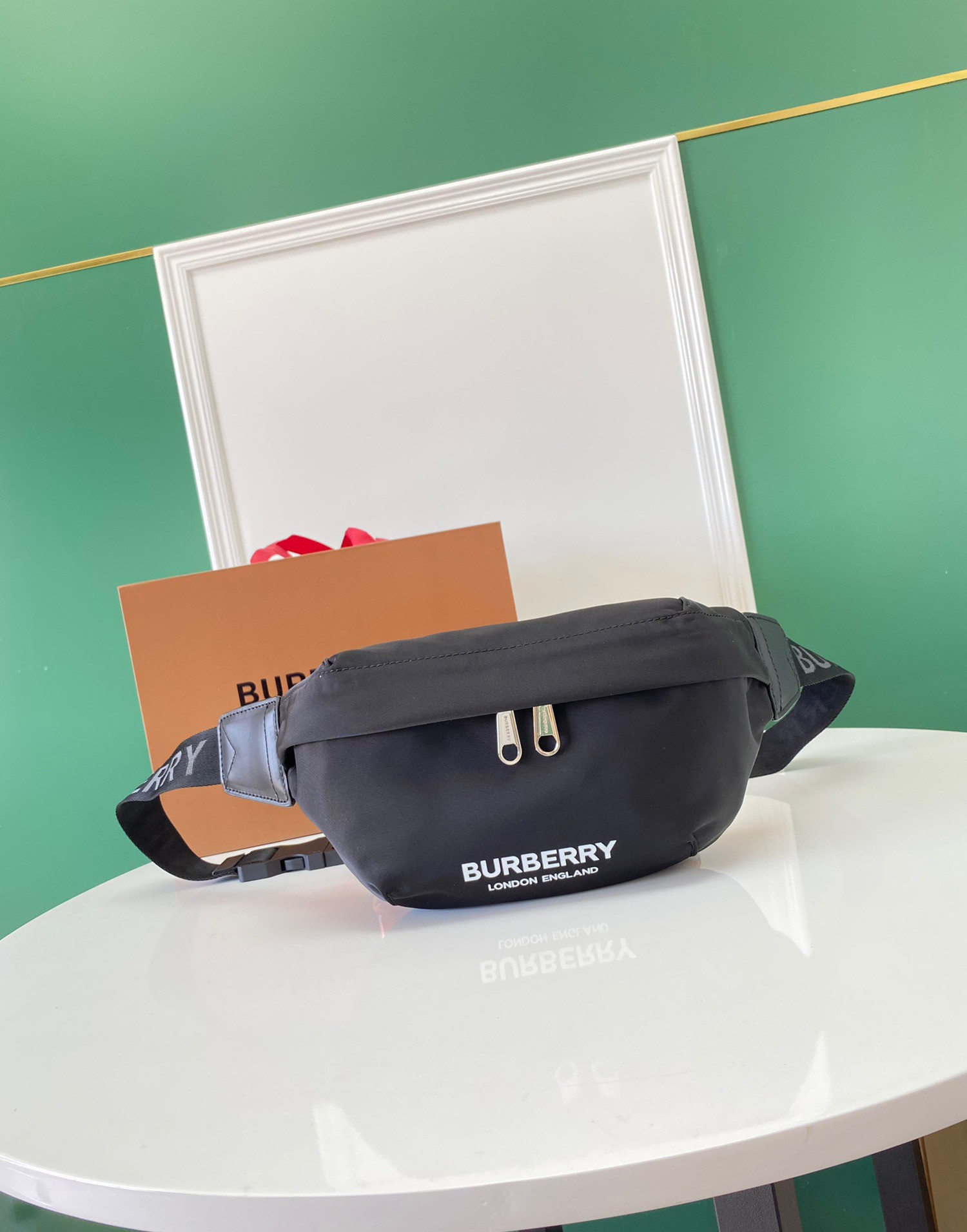 B**rry bum bag