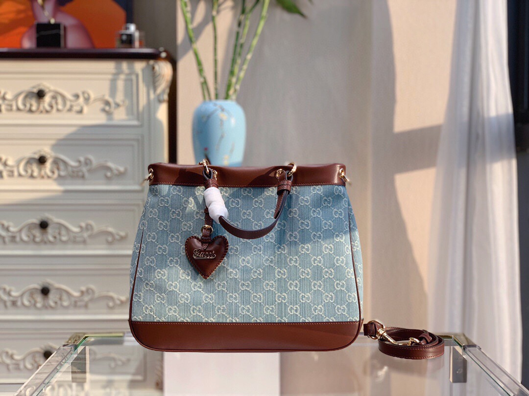 G*u*i tote bag