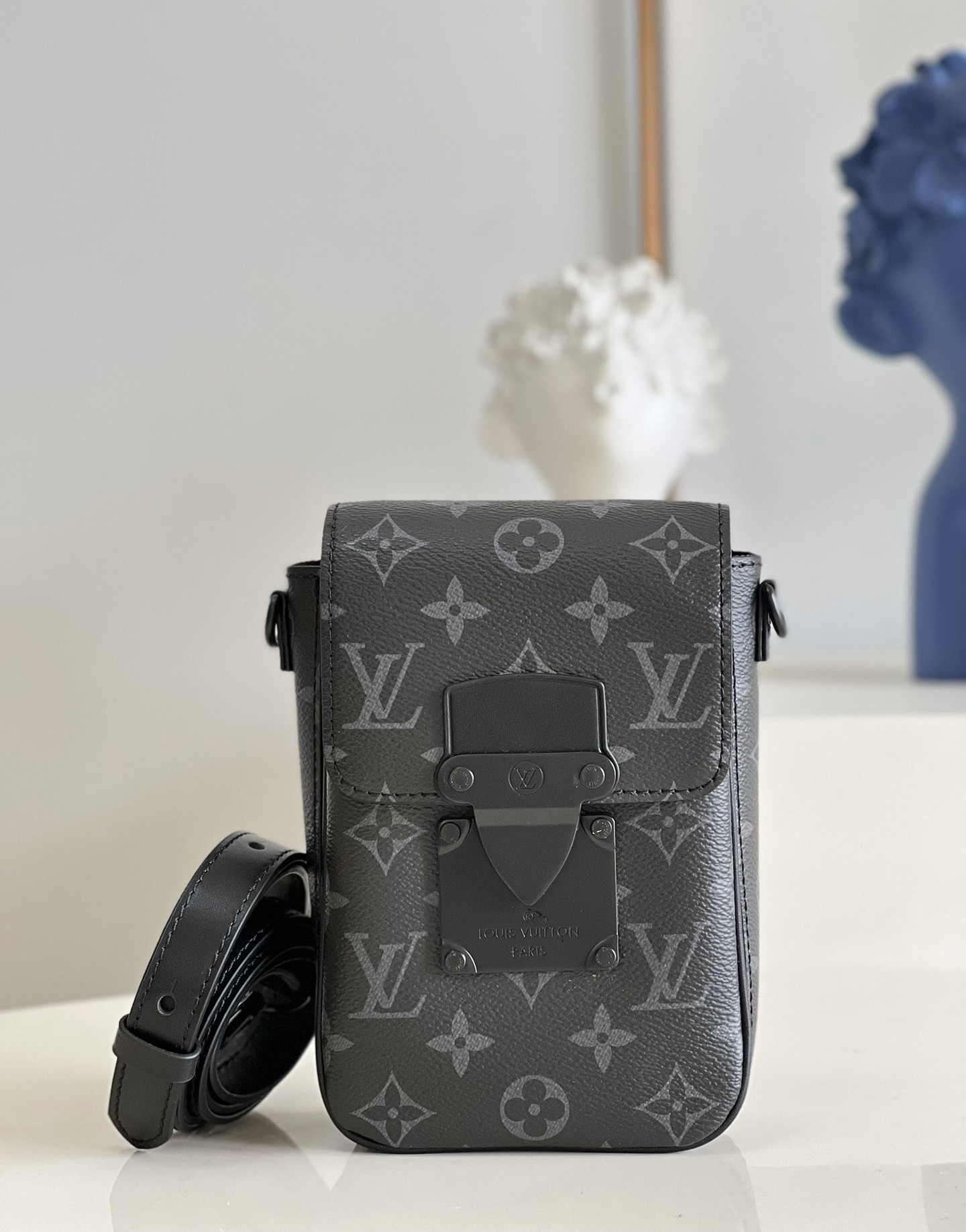 l0*is V*t0n s-lock vertical wearable wallet