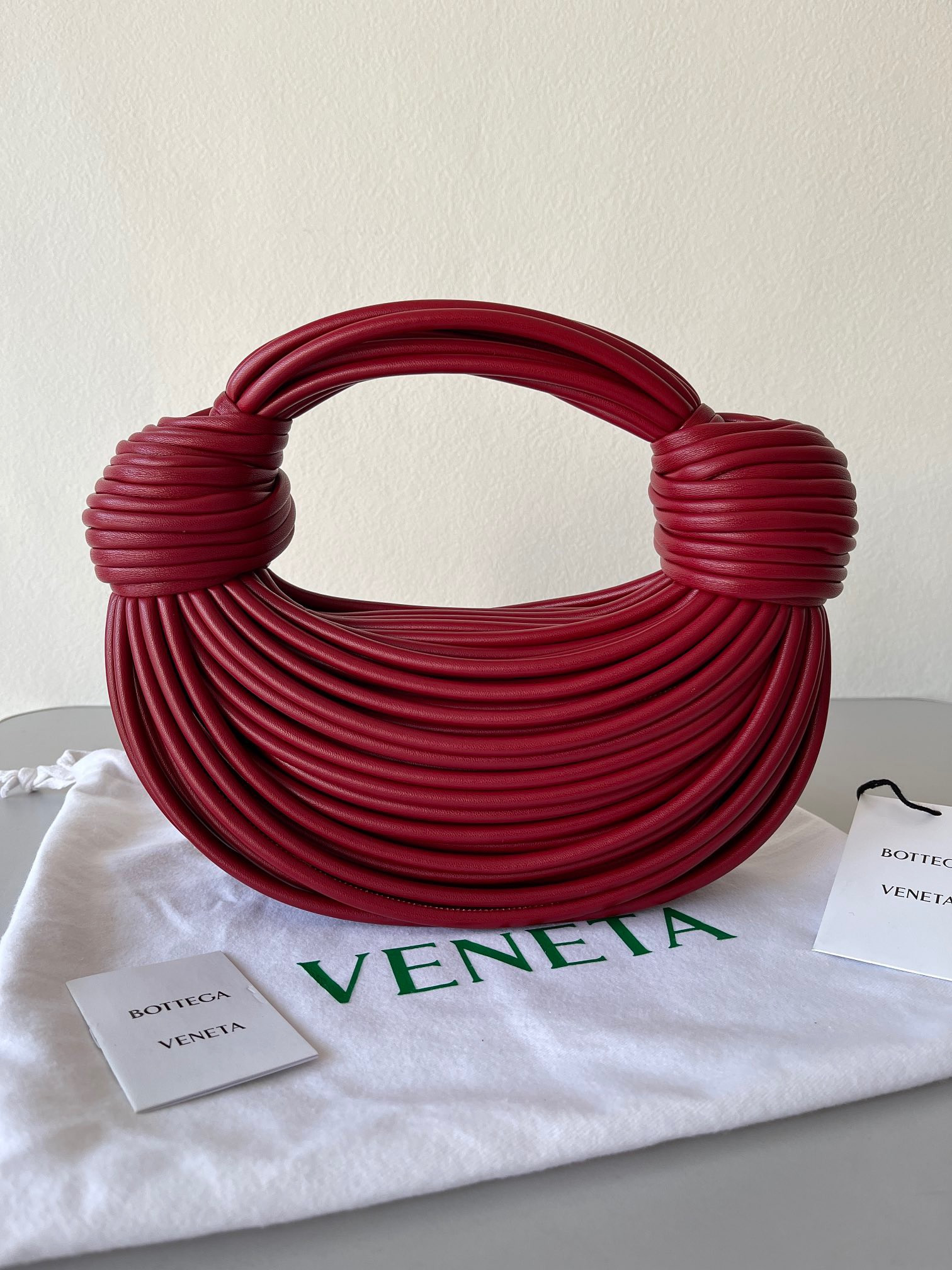 bo*te*ga Ve*ne*ta double knot