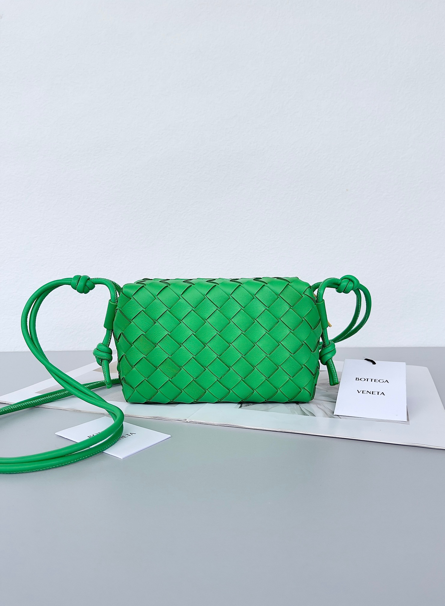 bo*te*ga Ve*ne*ta mini loop camera bag