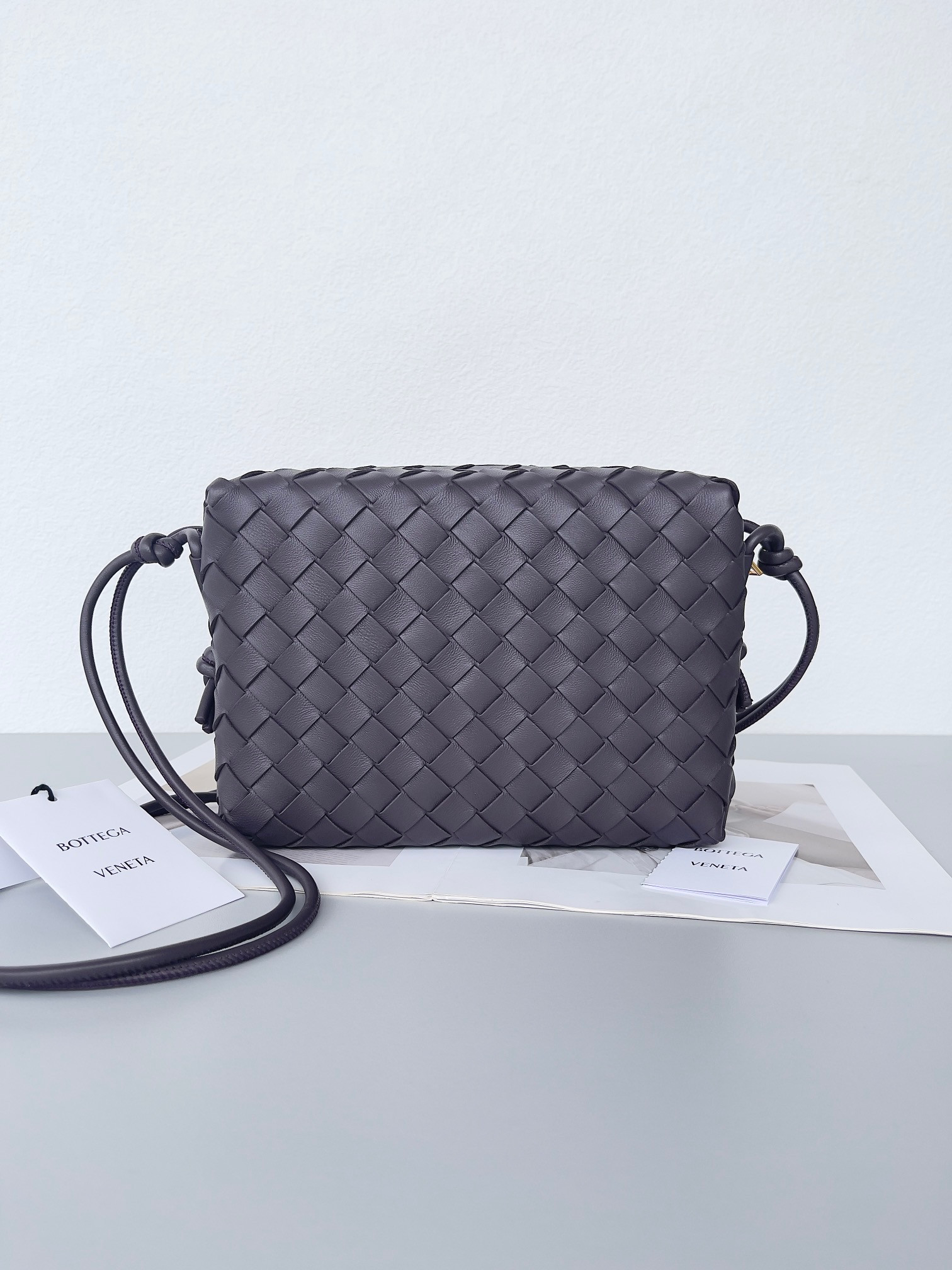 bo*te*ga Ve*ne*ta small loop camera bag
