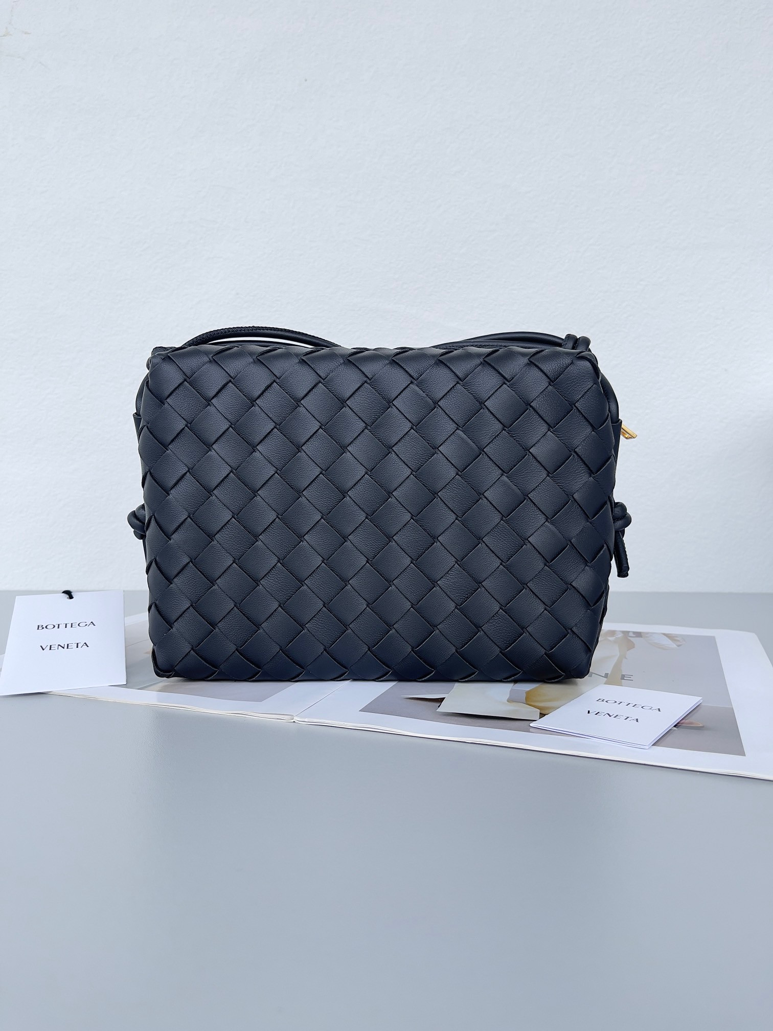 bo*te*ga Ve*ne*ta small loop camera bag