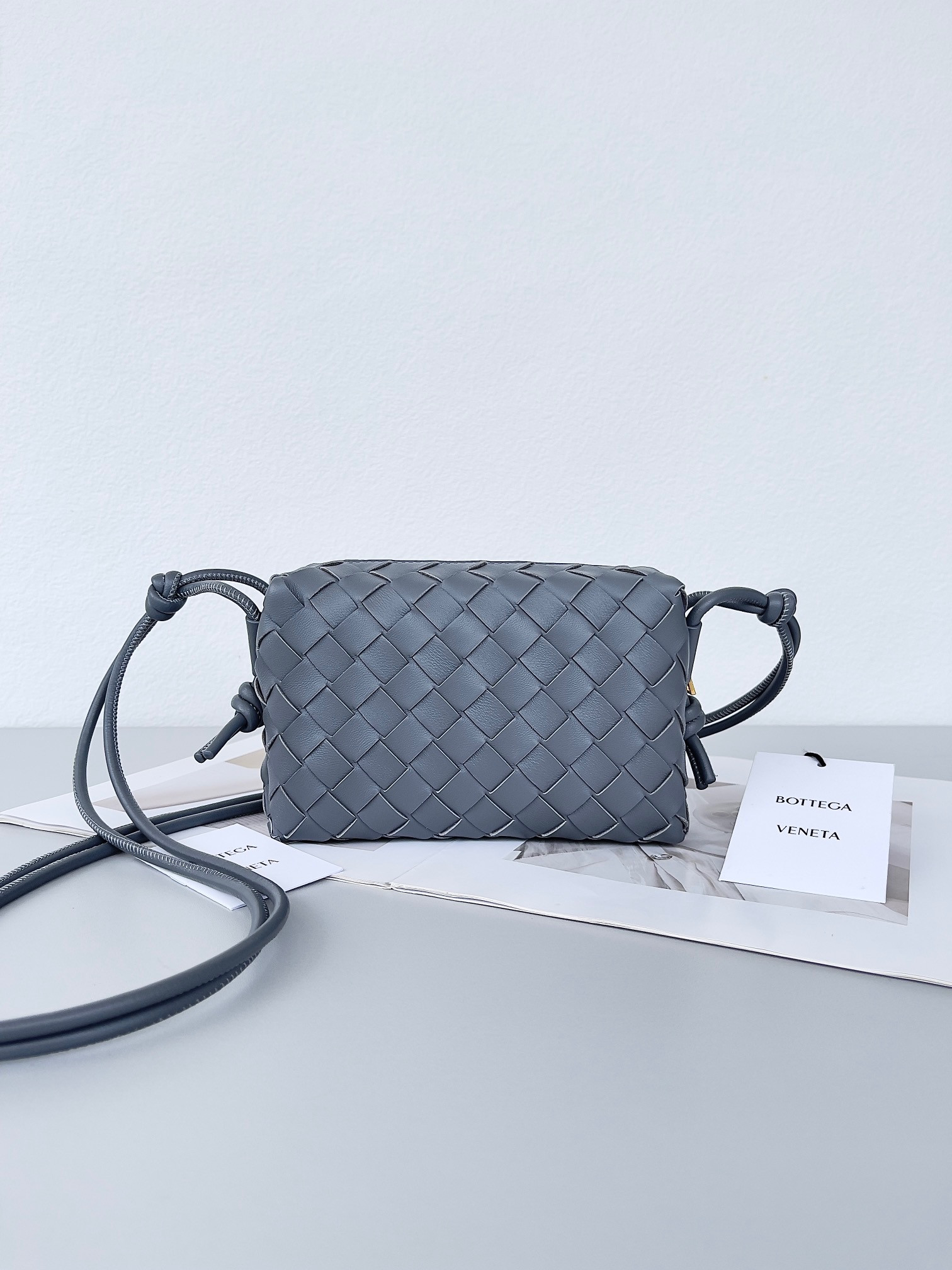 bo*te*ga Ve*ne*ta mini loop camera bag