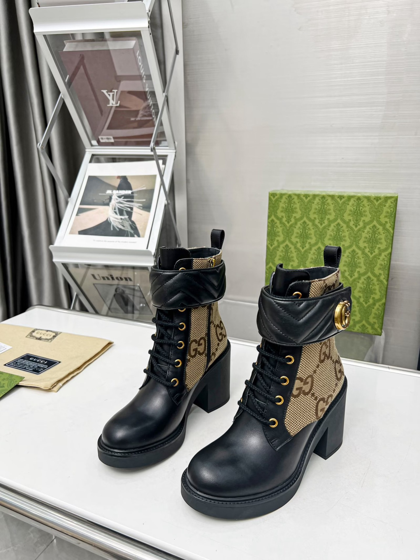 G*u*i boots