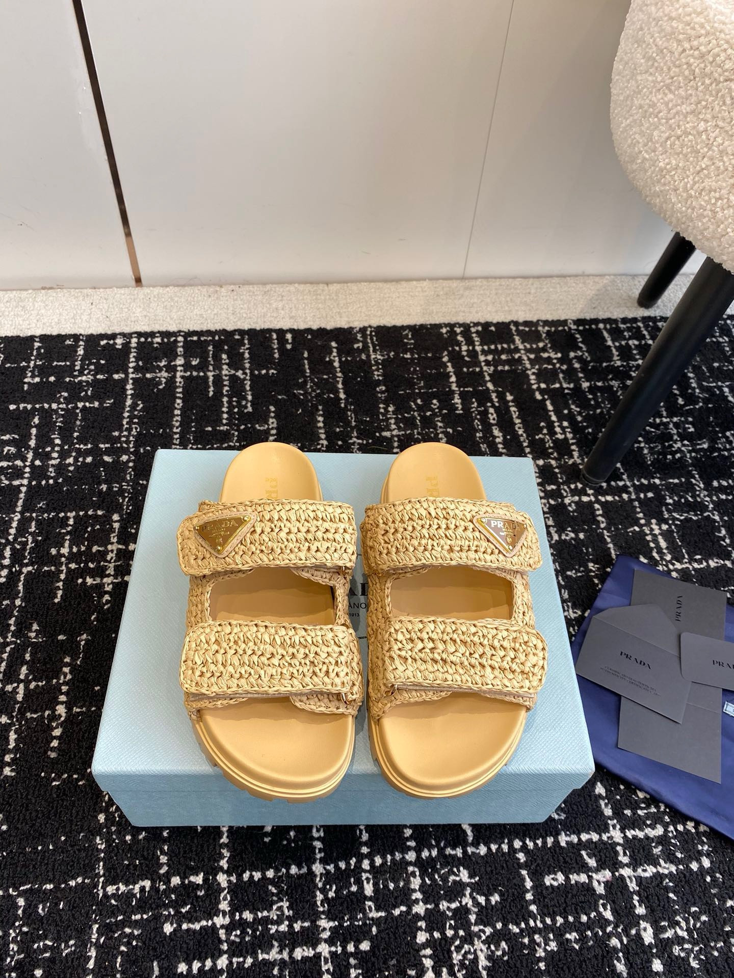 Pra*a sandals