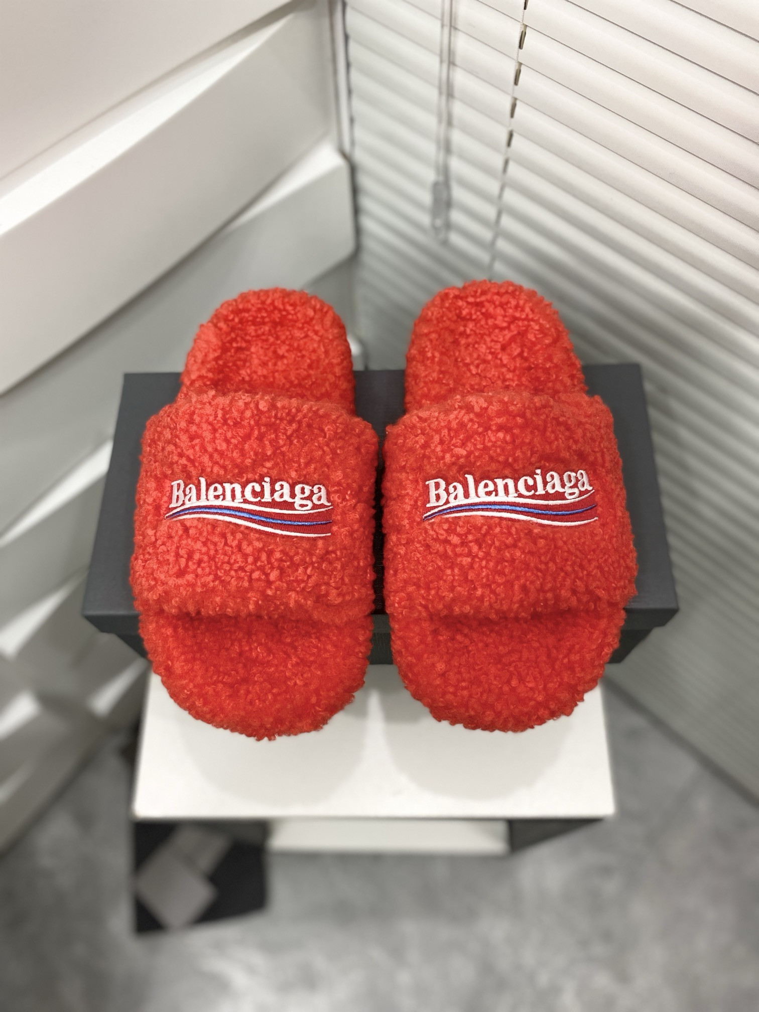 Ba*len*cia*ga sandals