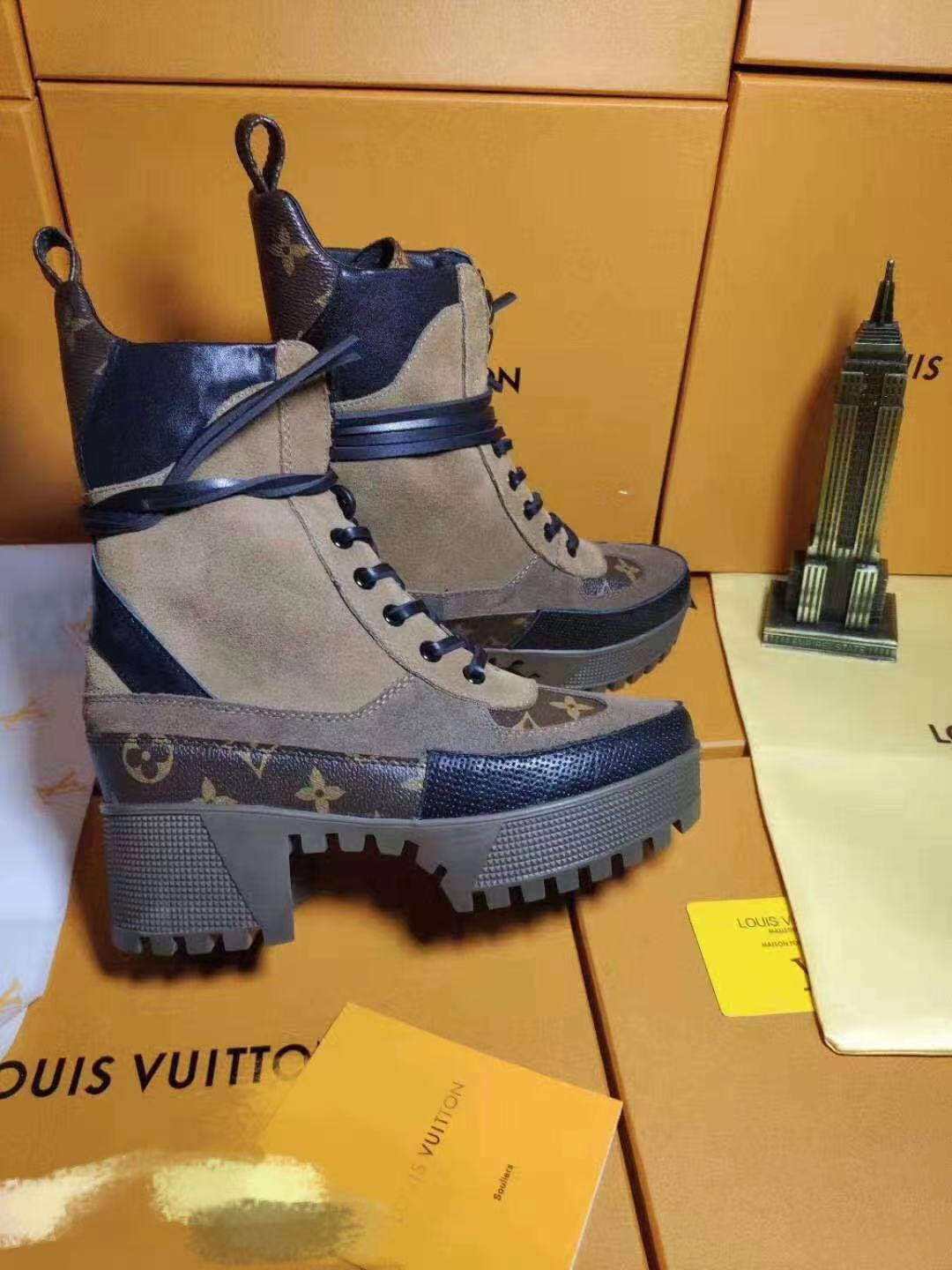 l0*is V*t0n boots