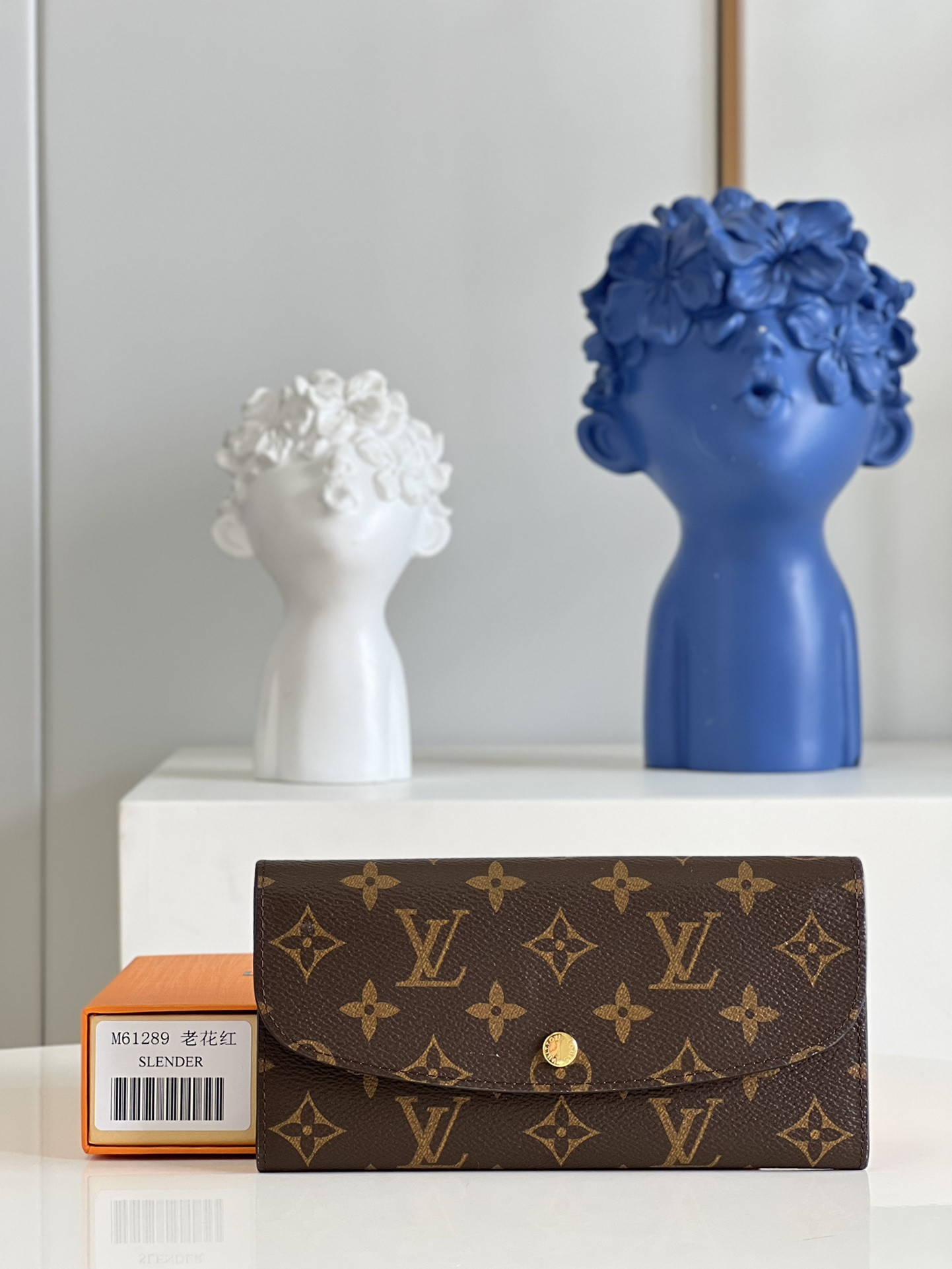 l0*is V*t0n emilie wallet