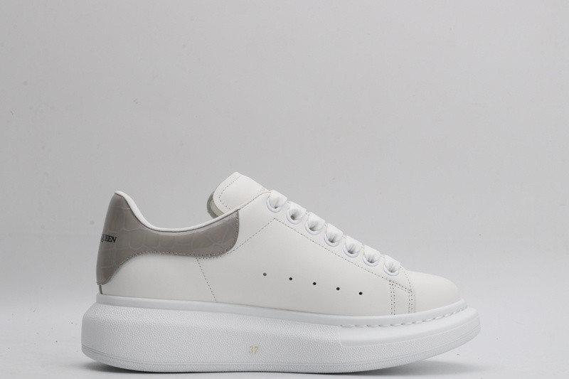ale*d*r M*Q*en oversized sneaker