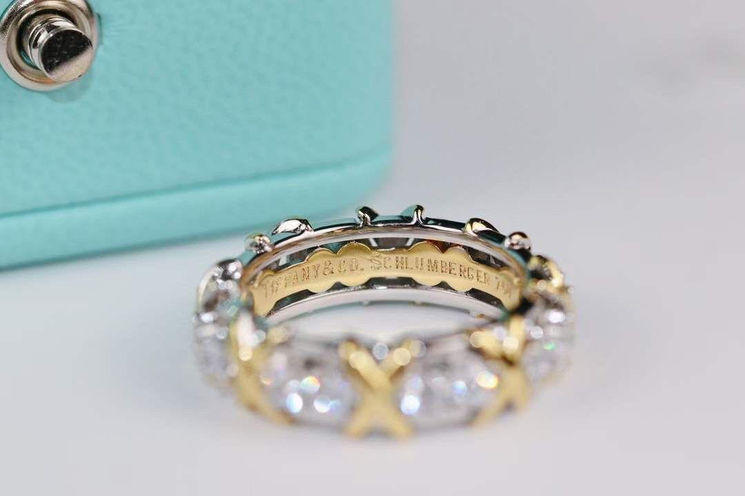 T*f*ny sixteen stone ring