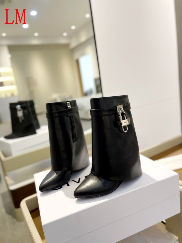 Gienvchy Boots