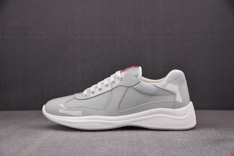 Pra*a sneaker