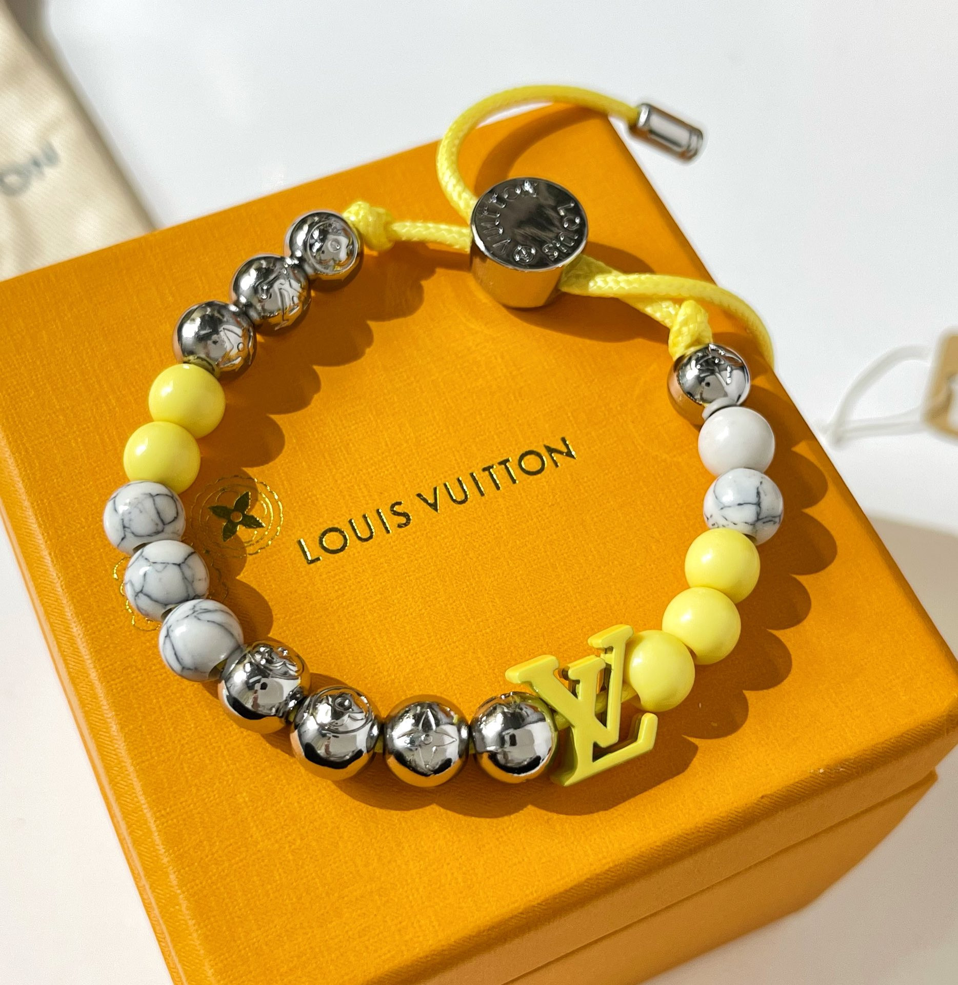 l0*is V*t0n bracelet