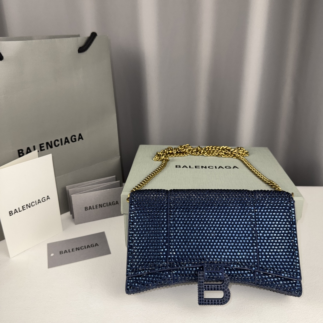 Ba*len*cia*ga hourglass wallet on chain