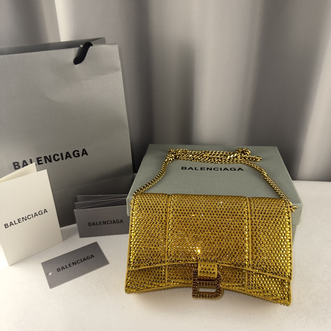 Ba*len*cia*ga hourglass wallet on chain