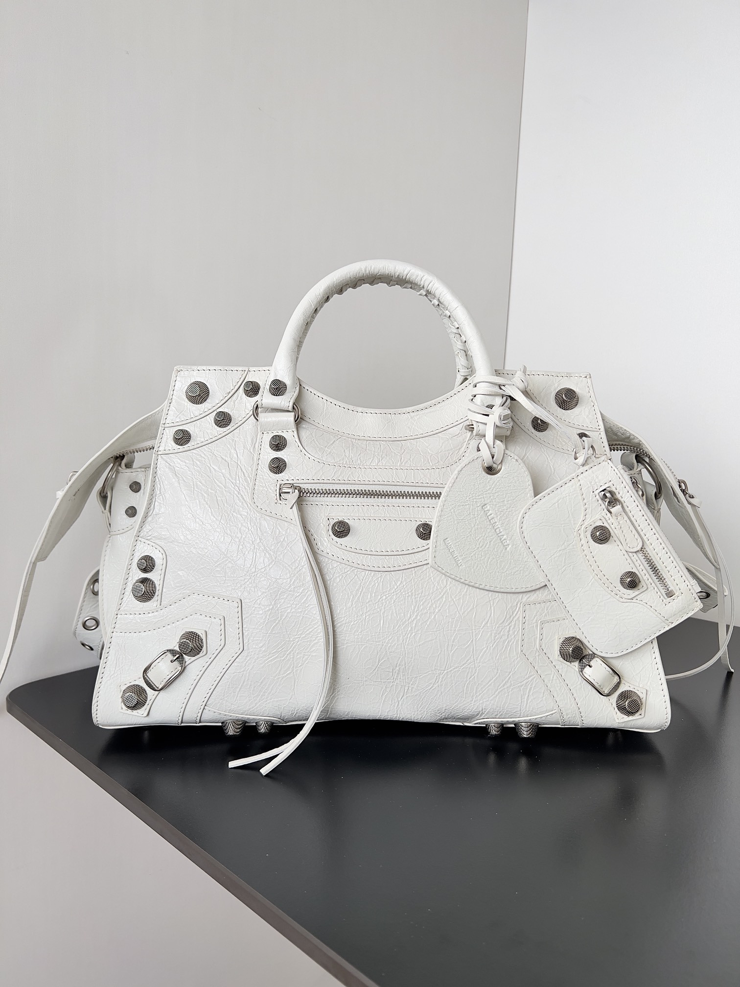 Ba*len*cia*ga women's neo cagole city handbag