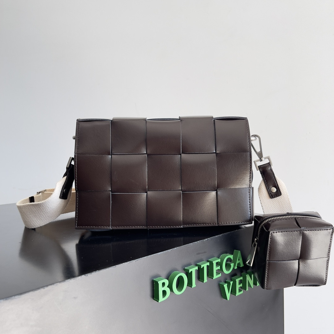 bo*te*ga Ve*ne*ta cassette-26*16*6.5cm