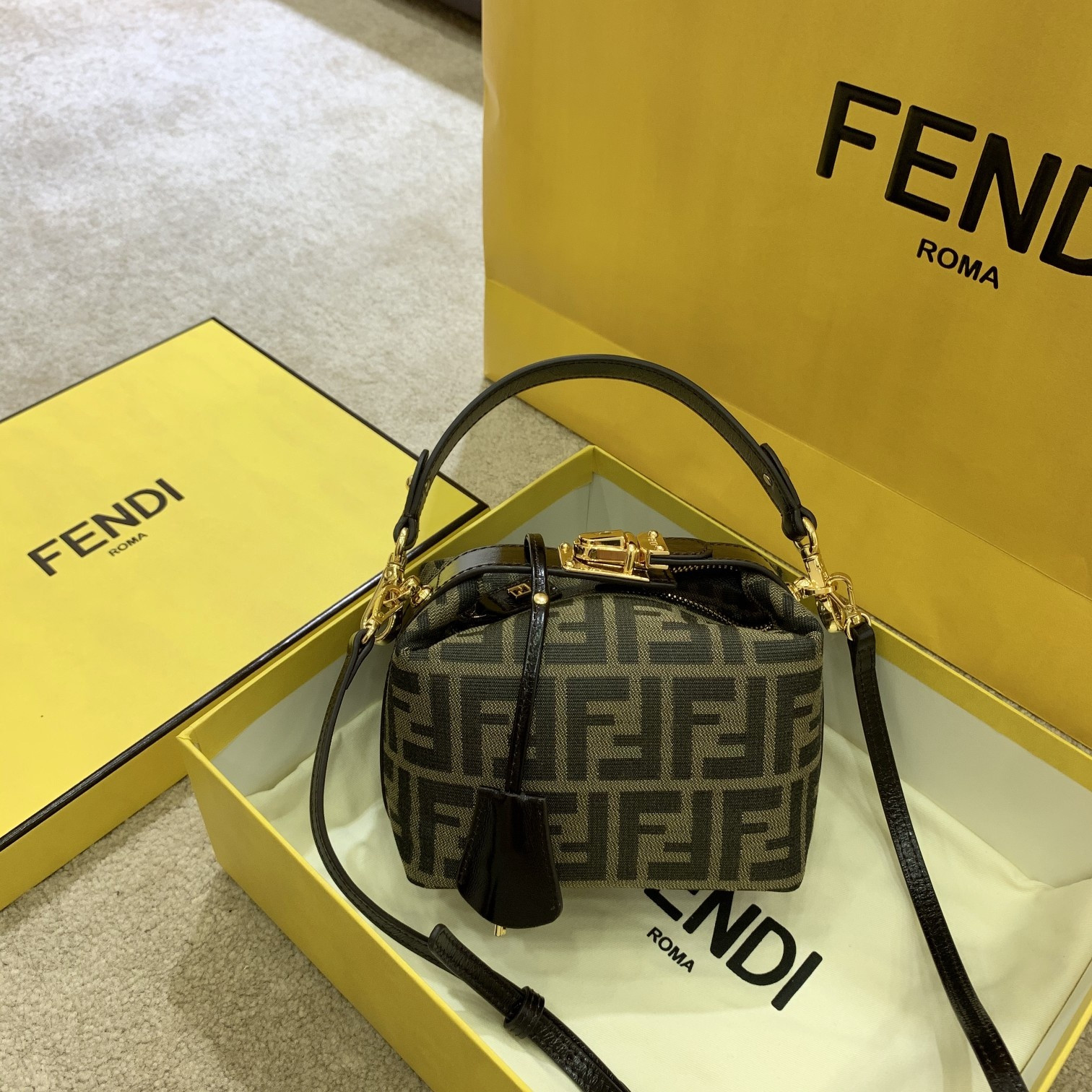 F**di vintage bag-16*9*11cm
