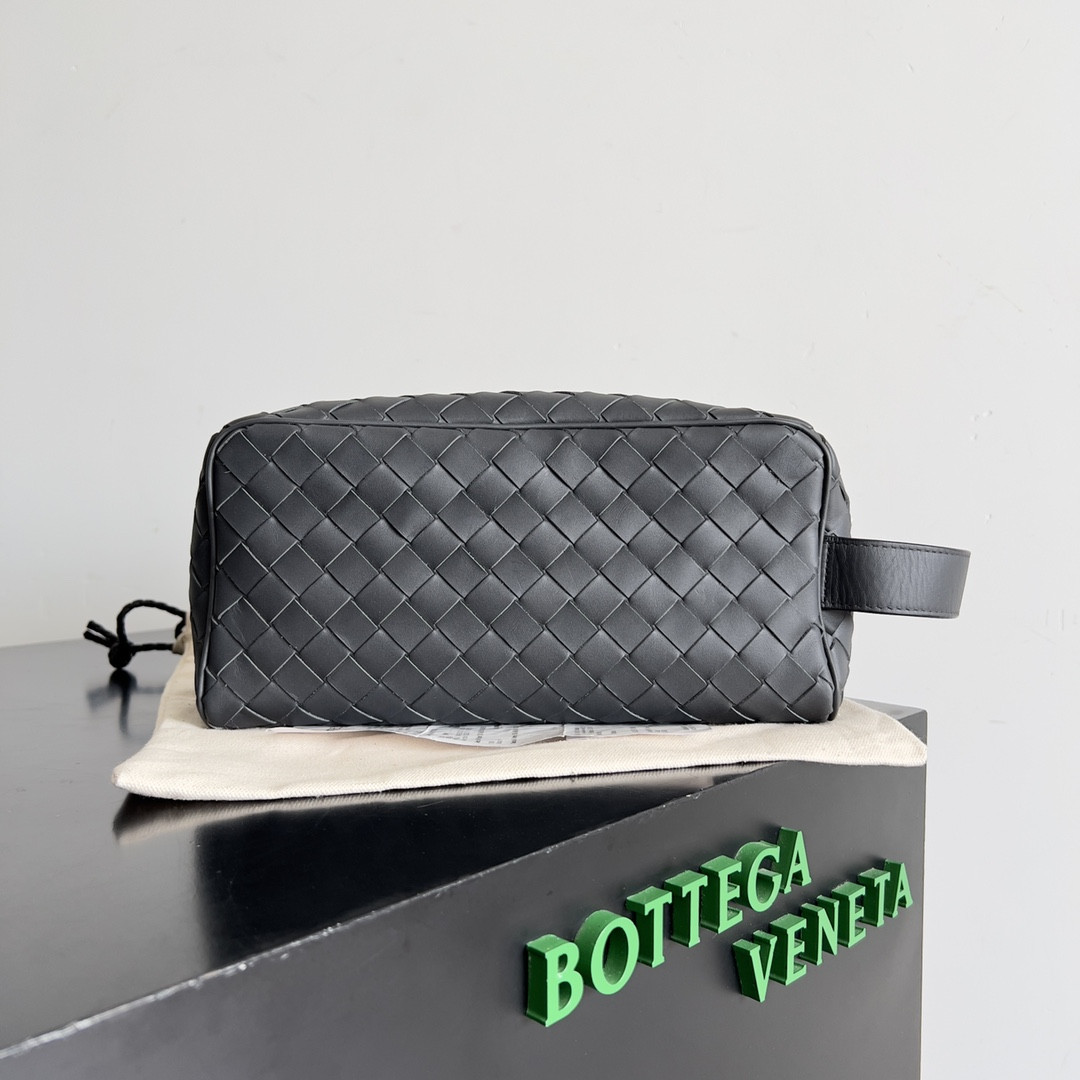 bo*te*ga Ve*ne*ta intrecciato leather wallet-on-strap