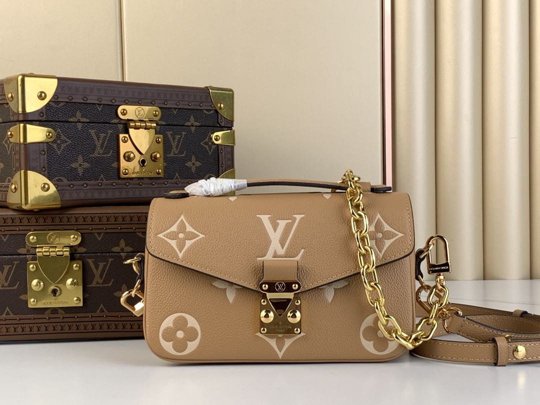 l0*is V*t0n pochette metis east west