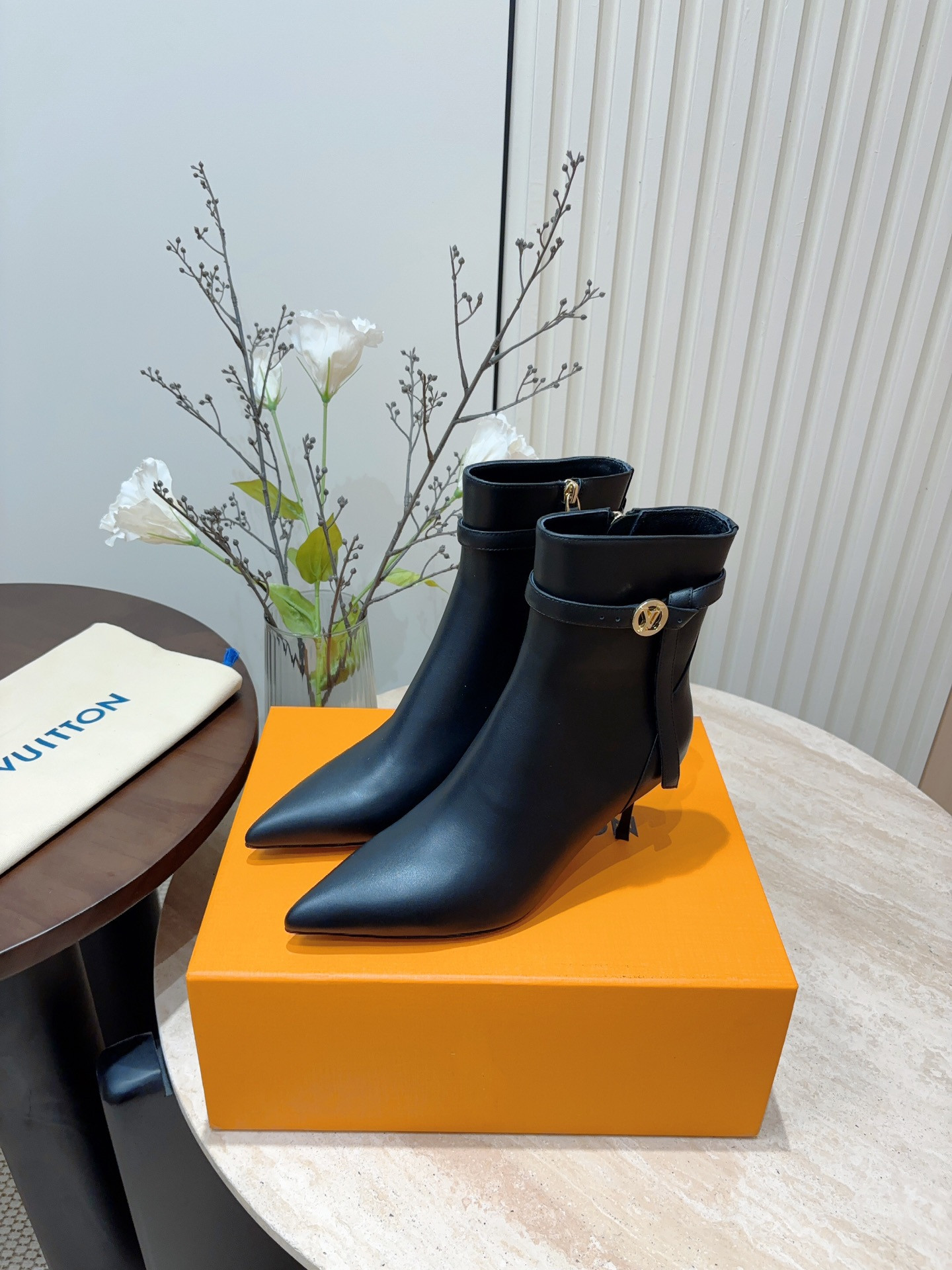 l0*is V*t0n stellar ankle boot