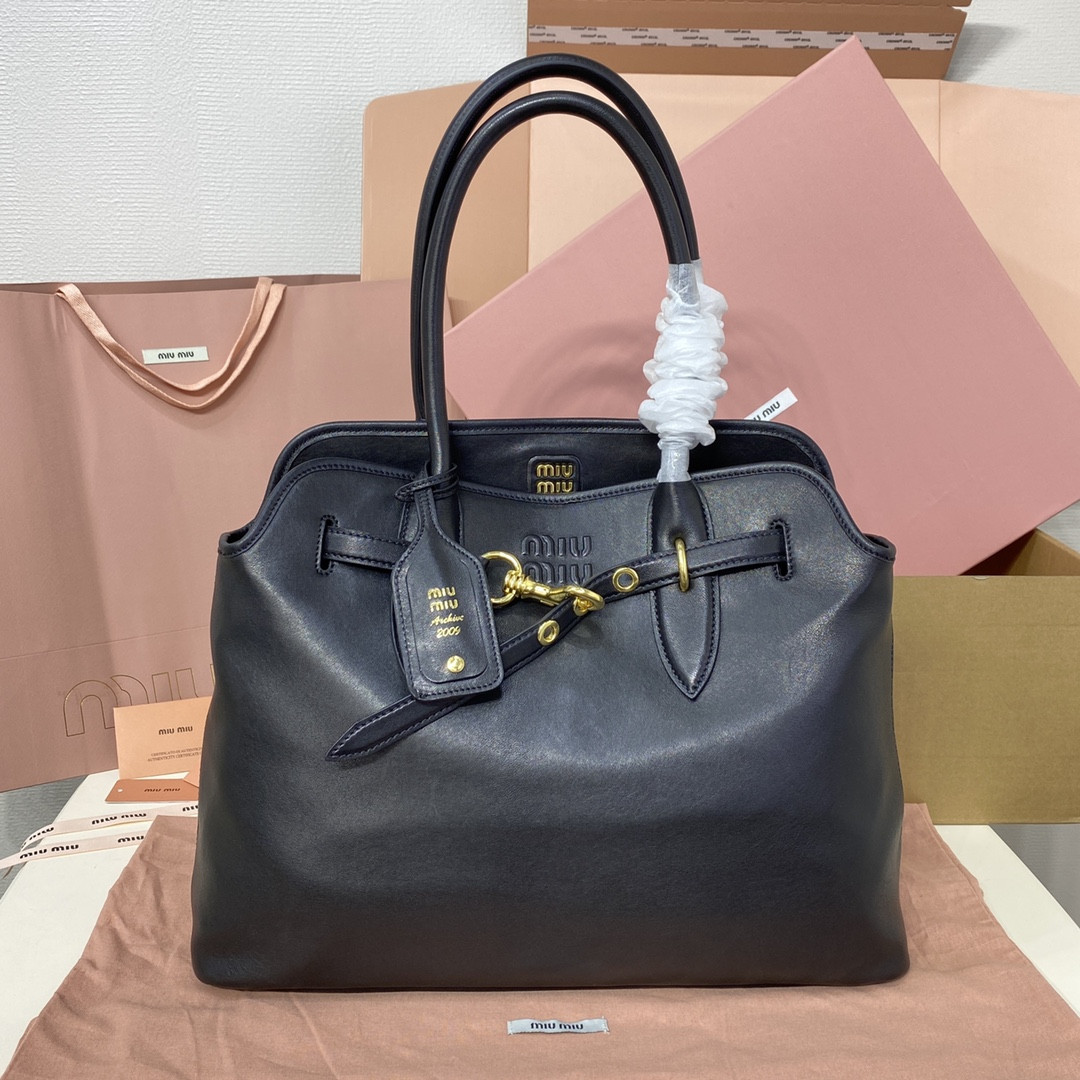 M*um*u aventure nappa leather bag
