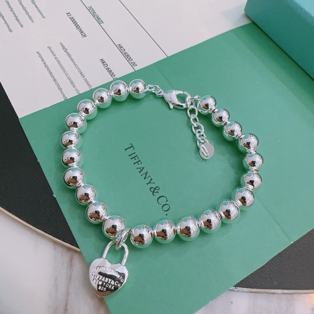 T*f*ny bracelet
