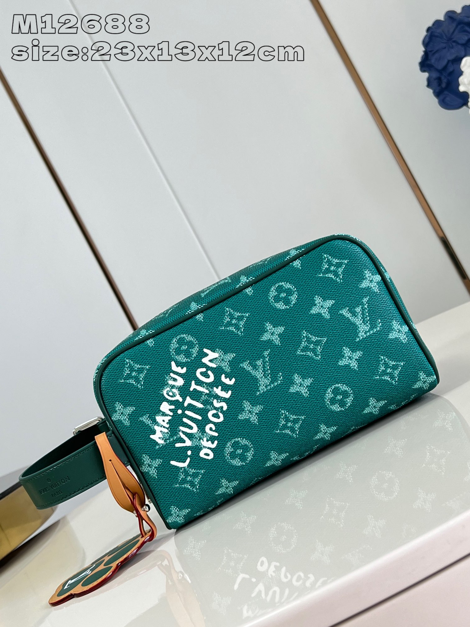 l0*is V*t0n locker dopp kit bag-23*13*12cm