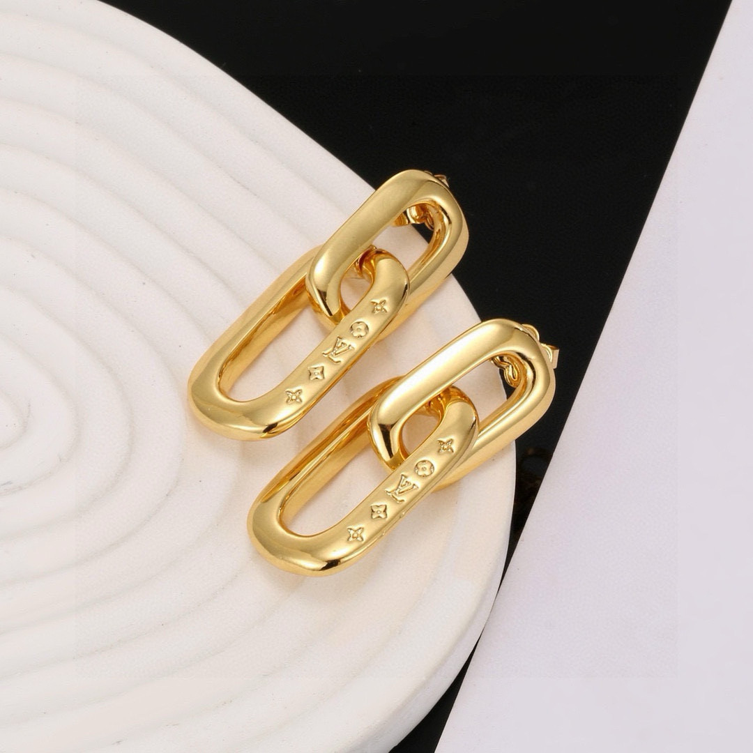 l0*is V*t0n earrings