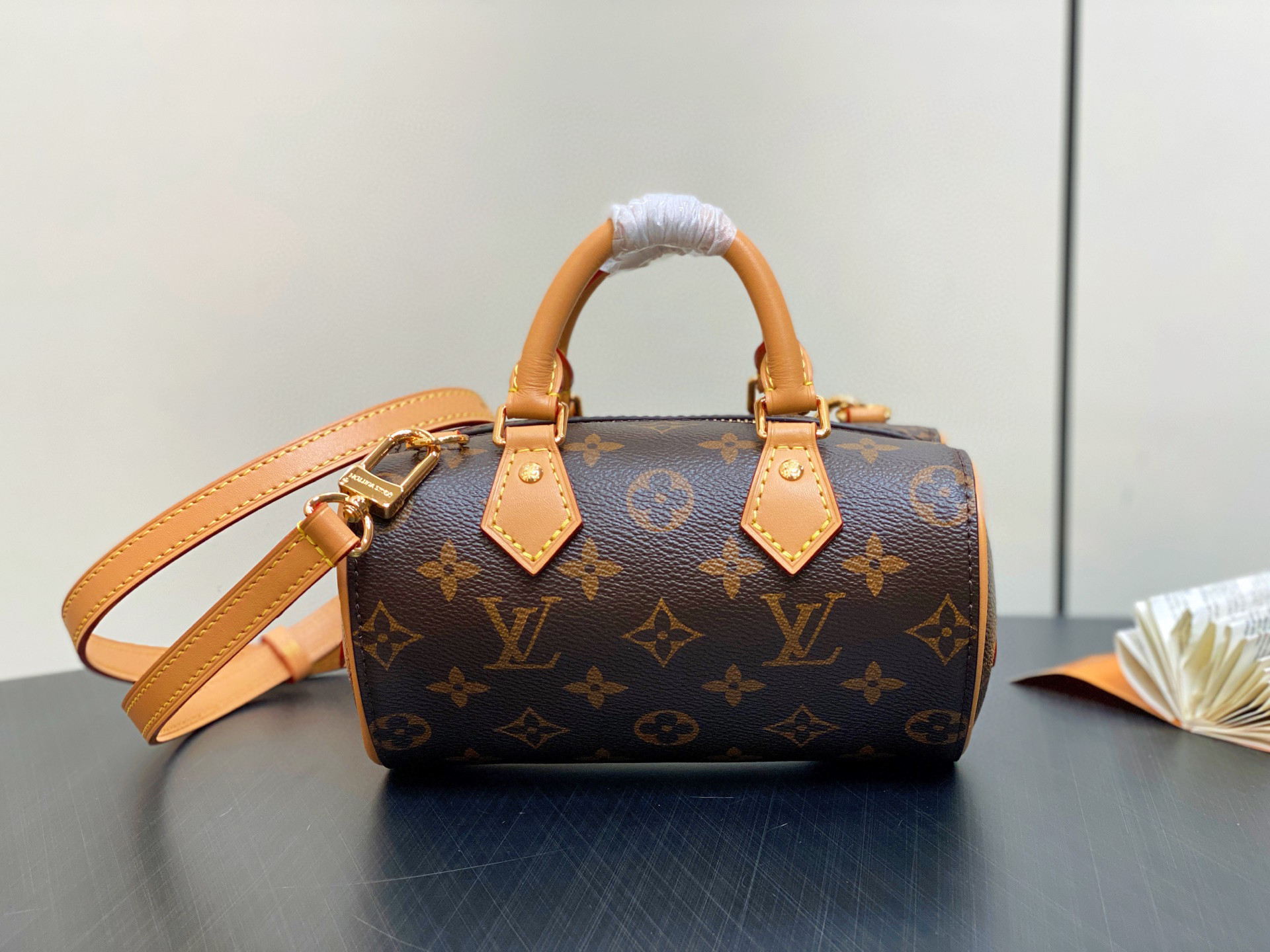 l0*is V*t0n nano speedy-10.5*11.5*18cm